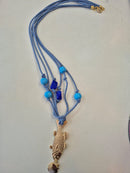 COLAR AZUL COM PEIXE DOURADO