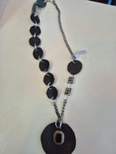 COLAR COURO PRETO BOLINHAS