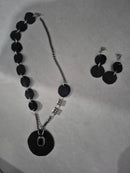 COLAR COURO PRETO BOLINHAS