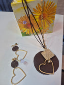 COLAR COURO MARROM COM CORAÇÃO DOURADO